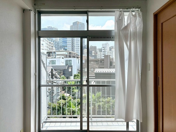 マンション西目黒苑_掃き出し窓の写真