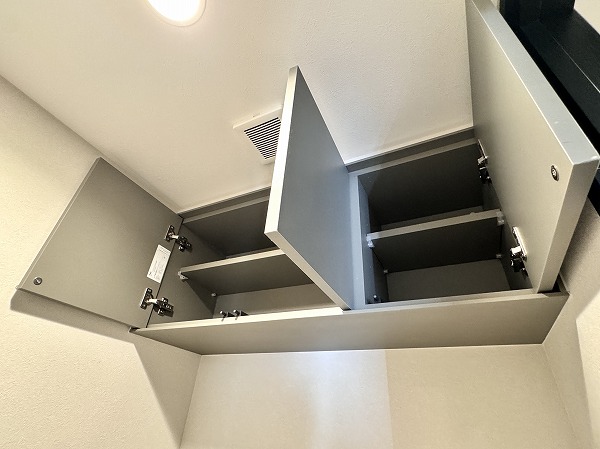 マンション西目黒苑_トイレ吊戸棚の写真