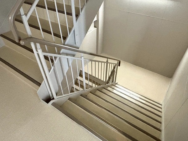 ブランズ六番町 内階段