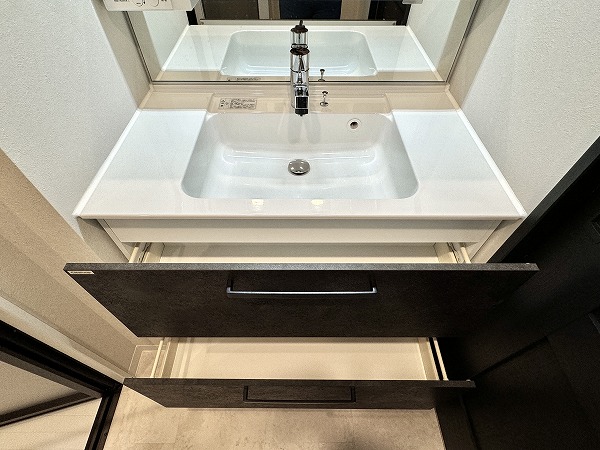 マンション西目黒苑_洗面収納の写真