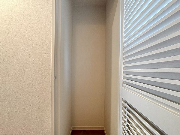 マンション西目黒苑_廊下収納の写真