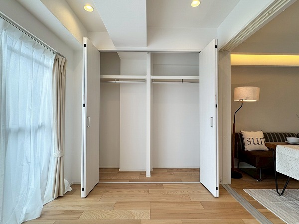 四谷ハイコーポ_広々としたクローゼットの写真