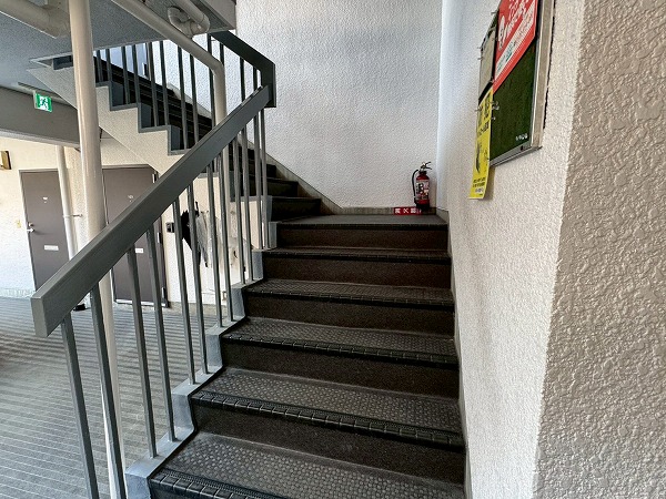 四谷ハイコーポ　階段