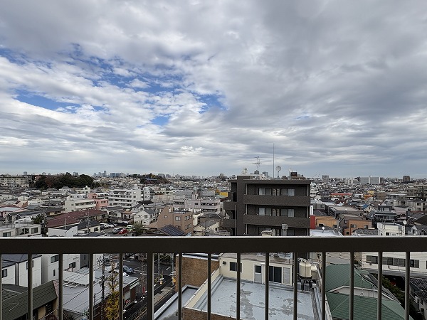 マンション池上_8階のバルコニーの写真