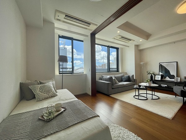 ザ・パークハウスグラン南青山高樹町_引き戸になっている洋室の写真