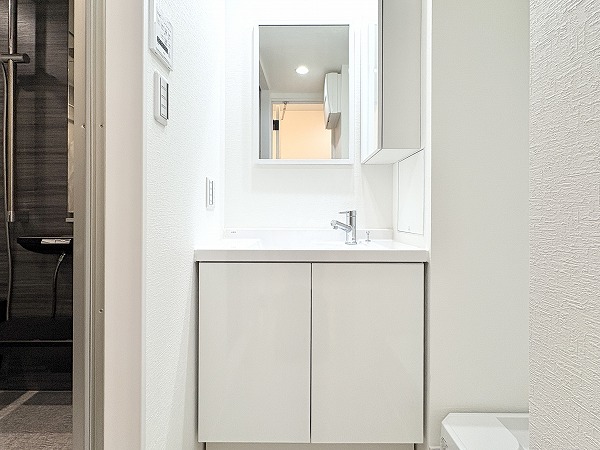 目黒台スカイマンション_清潔感のあるパウダールームの写真