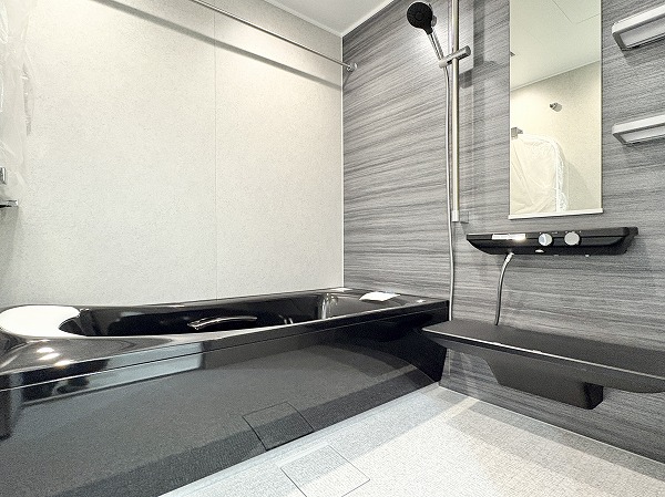 目黒台スカイマンション_高級感があるバスルームの写真