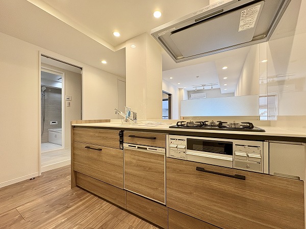 クレッセント上野毛Ⅱ_対面型システムキッチンの写真