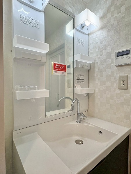 マンション西目黒苑_洗面ミラーの写真