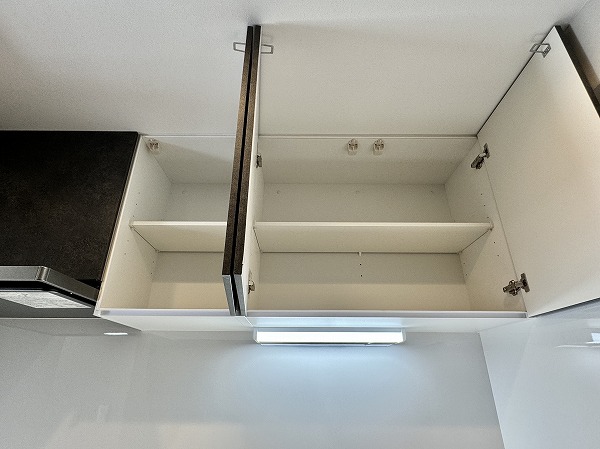 マンション西目黒苑_キッチン吊戸棚の写真