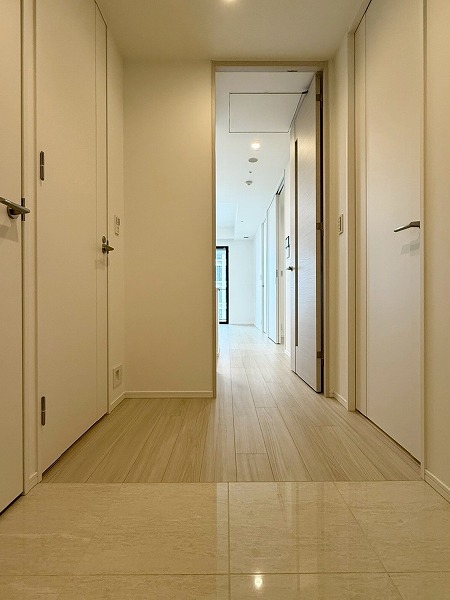 ワールドタワーレジデンス_玄関廊下の写真
