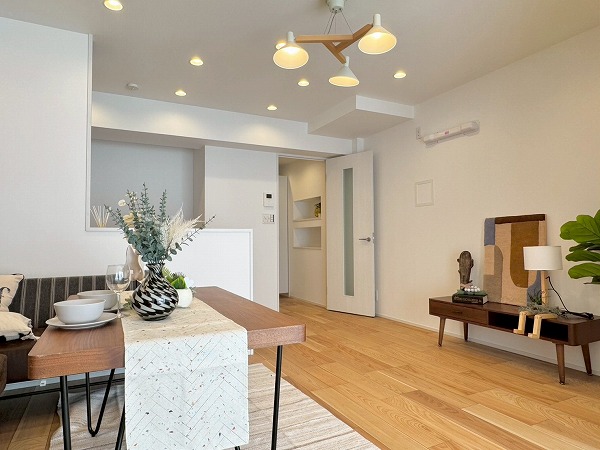 四谷ハイコーポ_優しい雰囲気のメインルームの写真