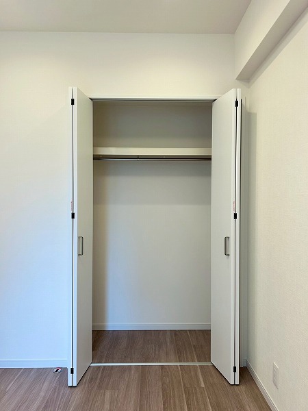 パレステュディオ新宿御苑_5.1帖の洋室のクローゼットの写真