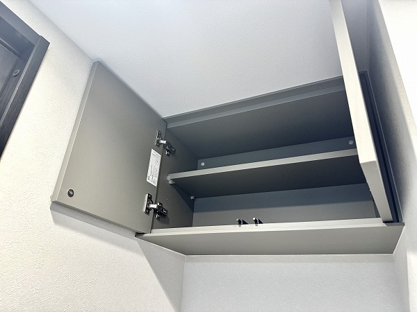 マンション西目黒苑_ランドリー吊戸棚の写真