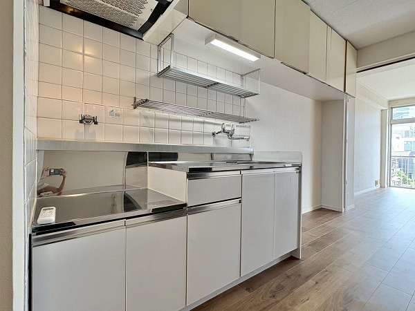 マンション西目黒苑_大きなキッチンの写真