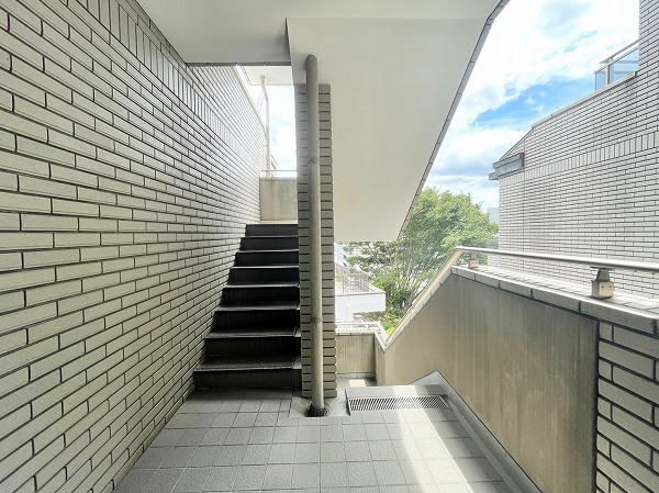 パークハウス神宮前　外階段