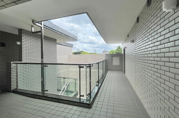 パークハウス神宮前　外廊下