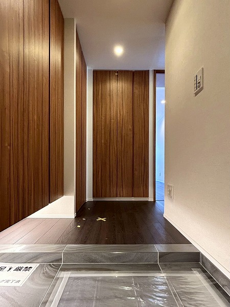 ザ・サンメゾン目白近衛町エルド_リノベーション済みの玄関の写真