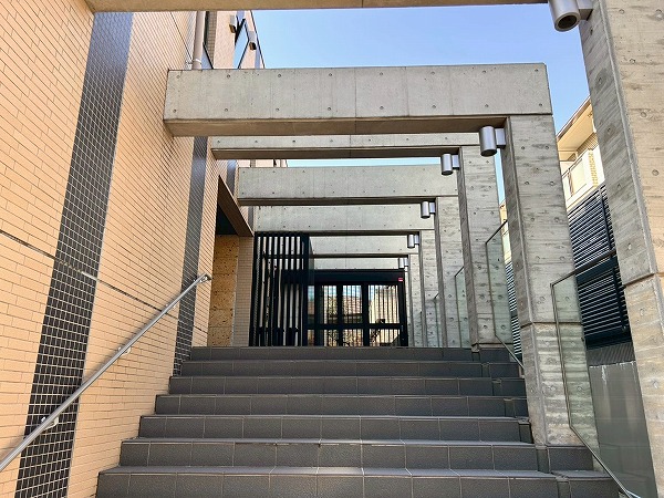 ザ・サンメゾン目白近衛町エルド　アプローチ