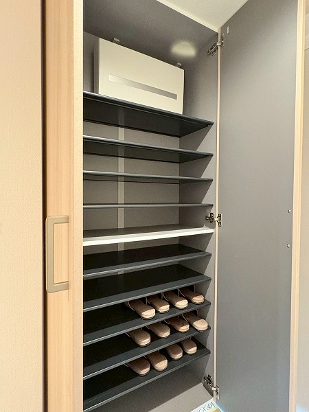 東急ドエルアルス下北沢サウスウインド_シューズクローゼットの中の写真