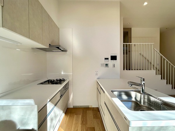 ディアクオーレ中野文園_陽当たりの良いキッチンの写真