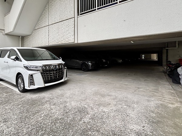 月島ホームズ　駐車場