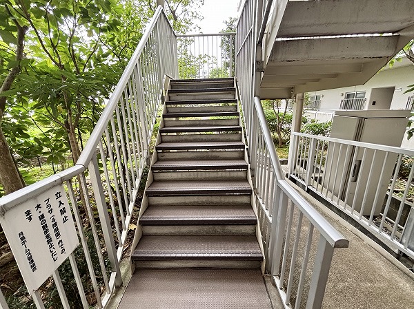 月島ホームズ　外階段