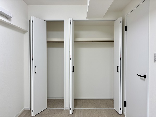 月島ホームズ_大きなクローゼットの写真 
