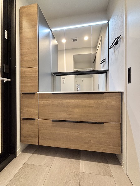 月島ホームズ_大きな洗面化粧台の写真 