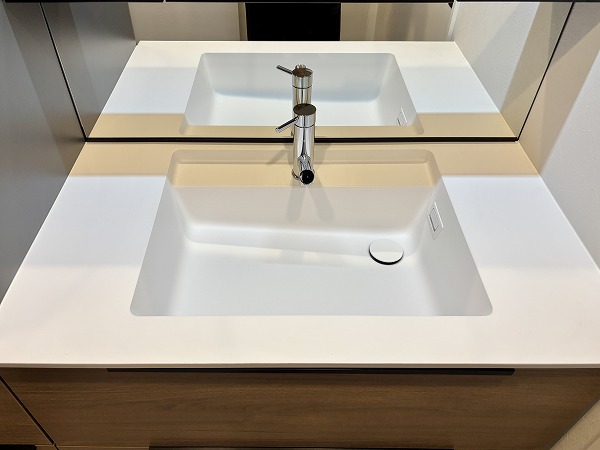 月島ホームズ_使いやすそうな洗面化粧台の写真 