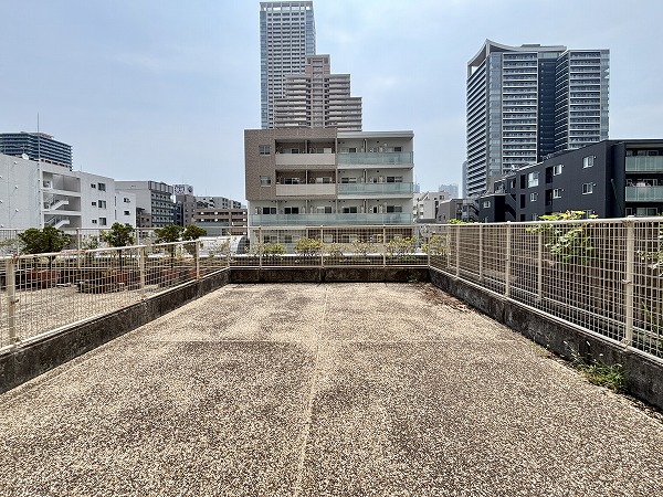 月島ホームズ_南東向きルーフバルコニーの写真 