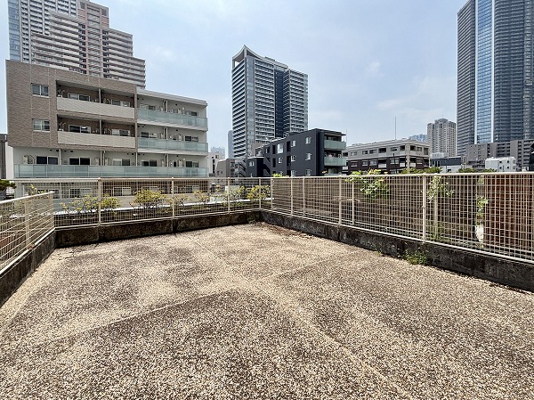 月島ホームズ_南東向きルーフバルコニーの写真1 