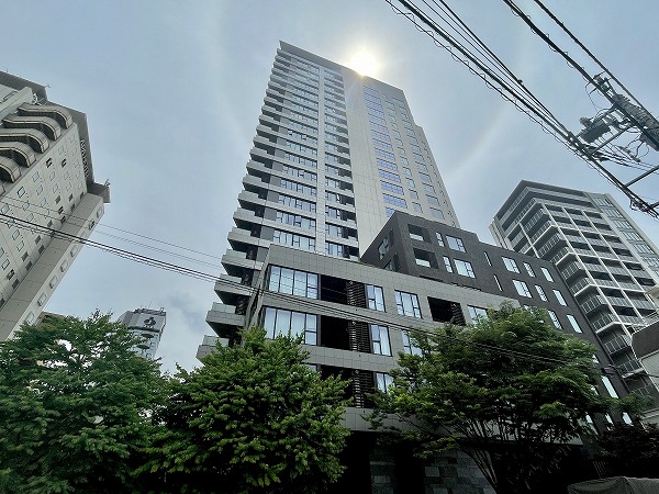 ザ・パークハウス西麻布レジデンス 外観 左から