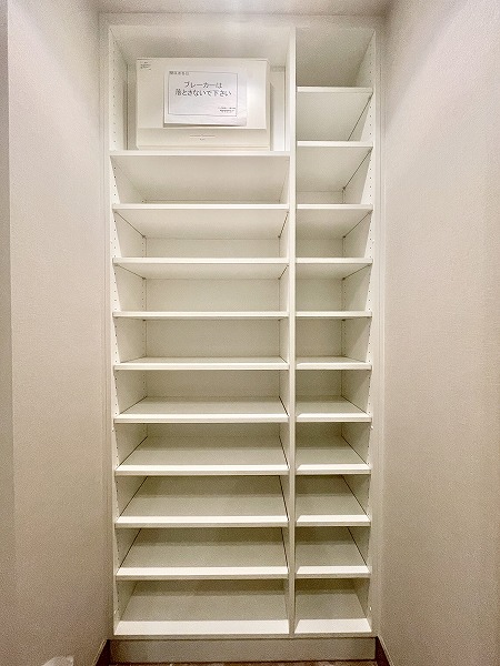 ザ・パークハウス西麻布レジデンス_シューズインクローゼットの写真 