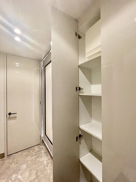 ザ・パークハウス西麻布レジデンス_玄関収納の写真 