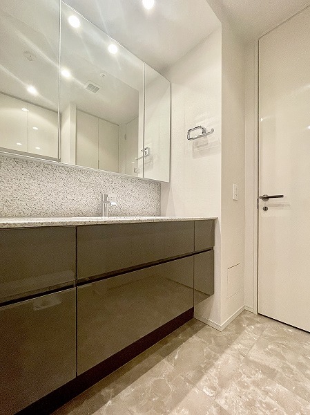 ザ・パークハウス西麻布レジデンス_独立洗面化粧台の写真 