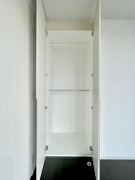 ザ・パークハウス西麻布レジデンス_洋室のクローゼットの写真 