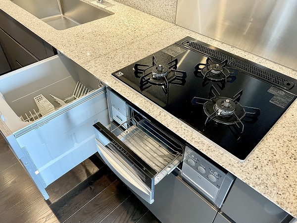 ザ・パークハウス西麻布レジデンス_グリルと3口コンロの写真 