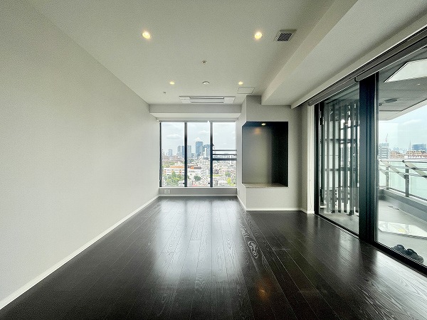 ザ・パークハウス西麻布レジデンス_約18.2帖のリビングダイニングの写真 