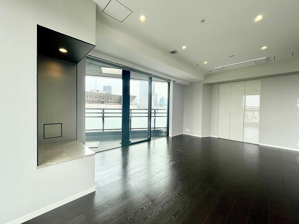 ザ・パークハウス西麻布レジデンス_床暖房付きのリビングダイニングの写真 