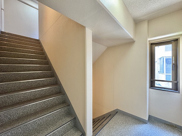 ファミールグラン恵比寿　内階段