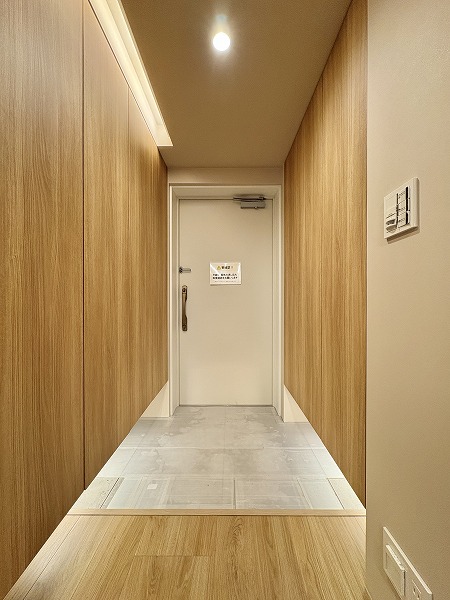 ファミールグラン恵比寿_収納豊富な室内廊下の写真