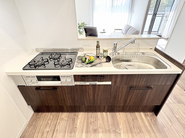 日神パレステージ笹塚第二_リノベーション済みのキッチンの写真