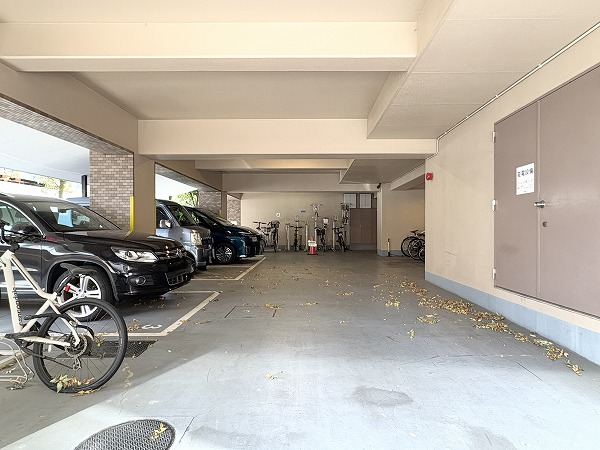 日神パレステージ笹塚第二 駐車場