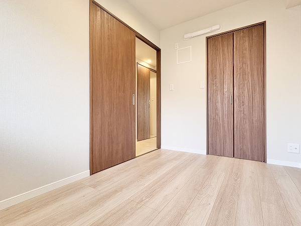 四谷軒第一経堂シティコーポ_収納豊富な洋室の写真