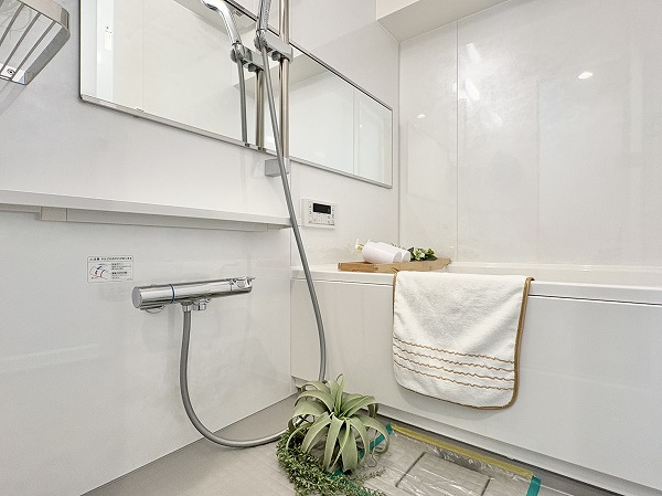 砧グリーンハイム_清潔感があるバスルームの写真