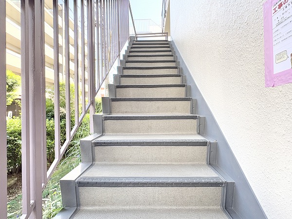 砧グリーンハイム　外階段