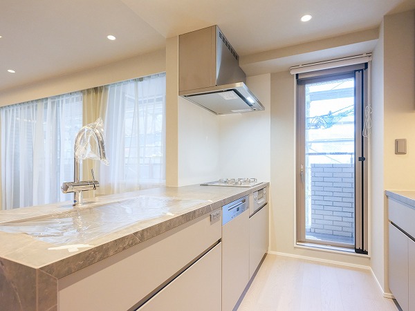 パークハウス神宮前_リビングダイニングの写真3