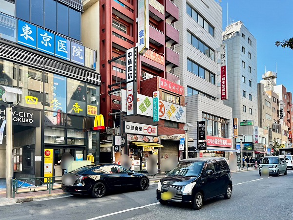 新大久保駅前の通り