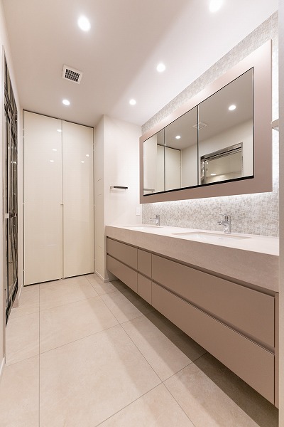 ザ・パークハウスグラン南青山_広々としたパウダールームの写真